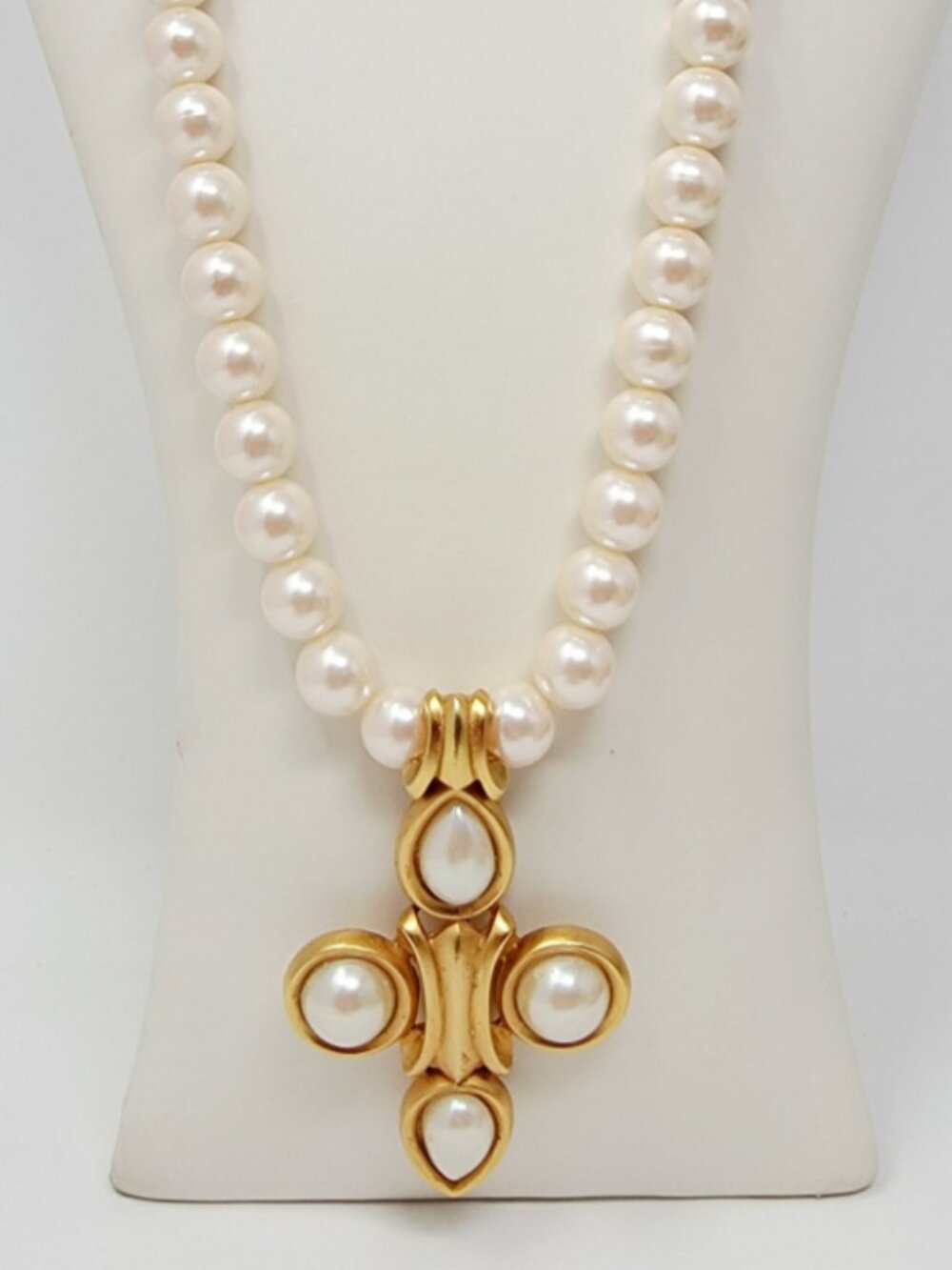 Vintage Richelieu Faux Pearl Necklace Gold Tone Statement Pendant